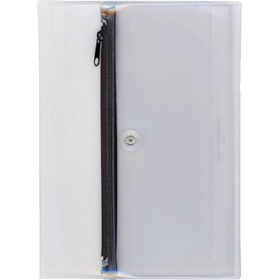 特長●クリアなPVC素材のカバーは書類や道具をひとまとめにして持ち運べドキュメントケースのようにも使用可能です。●中に入れた物が見えやすく、入れるもので個性を出すこともできます。●サイズはA5サイズ対応です。●手帳やノートだけでなく参考書を入れるのもおすすめです。仕様●色：クリアブラック●規格：A5●縦(mm)：220●横(mm)：170●厚さ(mm)：8●タイプ：A5対応原産国（名称）：日本【代引きについて】こちらの商品は、代引きでの出荷は受け付けておりません。【送料について】北海道、沖縄、離島は送料を頂きます。