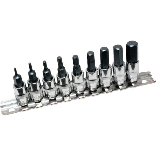特長●差込角1/4DR（6.3mm）のヘックスビットソケットで、サイズの異なる9点組みのセットです。保管に便利なソケットレール付きです。仕様●差込角(mm)：6.3●ソケット内容：2、2.5、3、4、5、6、7、8、10●セット内容(点)：9●全長(mm)：38仕様2●差込角：1/4DR(6.3mm)材質/仕上●クロムバナジウム（ソケット）、S2特殊鋼（ビット）セット内容/付属品●2、2.5、3、4、5、6、7、8、10mm●ソケットケース×1注意●インパクトレンチには対応していません。●異なるサイズには使用しないでください。原産国：台湾【代引きについて】こちらの商品は、代引きでの出荷は受け付けておりません。【送料について】北海道、沖縄、離島は送料を頂きます。