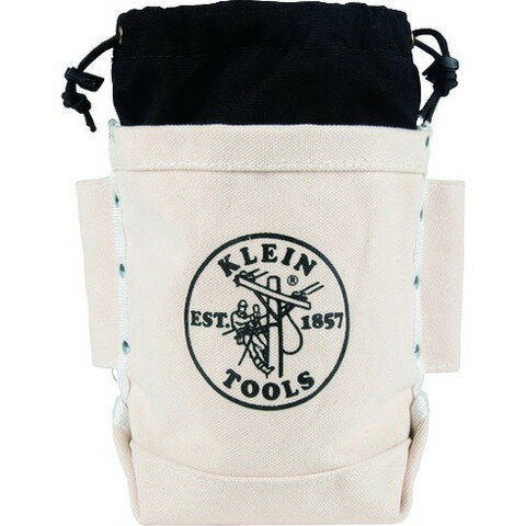 【商品詳細】●耐久性の高いボルトバッグです。●引き締め紐付で、工具の落下を防ぎます。●76mm上部に伸ばすことで収納スペースが広がります。●腰周りビスやボルトの収納に。●形状：ドローコード付●色：ホワイト●幅(mm)：254.0●奥行(mm)：127.0●高さ(mm)：228.6●ベルト通し幅(mm)：76.2●ポケット数(個)：3●ベルト通し幅：最大76.2mm材質／仕上●キャンバス地JANコード 92644200175【代引きについて】こちらの商品は、代引きでの出荷は受け付けておりません。【送料について】北海道、沖縄、離島は送料を頂きます。