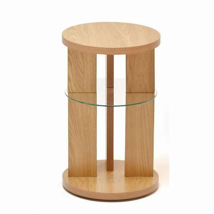 【商品説明】美しいデザインと機能性が調和するサイドテーブルです。省スペースでお部屋がすっきりとして見える円形のデザインを採用しており、棚板には透明感のある強化ガラスを使用しています。実は平行キャスターを採用しておりますので必要に応じて近くに...