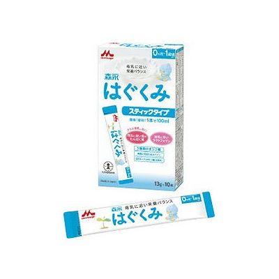 商品概要メーカー：森永乳業商品名：【軽】森永はぐくみスティックタイプ（13g×10本入）区分：食品内容量：13g×10本入り商品概要：母乳が足りないときに新生児期からお使いいただけるミルクです。母乳に含まれ、赤ちゃんの発育に大切なDHAと、DHAと合わせて摂る必要のあるアラキドン酸を配合。母乳（特に初乳）に多く含まれるラクトフェリン、ビフィズス菌を増やすオリゴ糖（ラクチュロース、ラフィノース、ガラクトオリゴ糖）を配合。たんぱく質の一部をあらかじめ消化してペプチドとし、消化吸収性を高めています。乳清たんぱく質とカゼインの比率は、母乳と同じに調整しています。栄養成分の量とバランスを母乳に近づけています。お出かけに便利なスティックタイプです。1本で100mLの調乳が簡単にできます。JANコード：4902720109154商品コード：014106599商品の説明●母乳が足りないときに新生児期からお使いいただけるミルク●母乳に含まれ、赤ちゃんの発育に大切なDHAと、DHAと合わせて摂る必要のあるアラキドン酸を配合●母乳（特に初乳）に多く含まれるラクトフェリン、ビフィズス菌を増やすオリゴ糖（ラクチュロース、ラフィノース、ガラクトオリゴ糖）を配合●たんぱく質の一部をあらかじめ消化してペプチドとし、消化吸収性を高めています●乳清たんぱく質とカゼインの比率は、母乳と同じに調整●栄養成分の量とバランスを母乳に近づけています●お出かけに便利なスティックタイプ●1本で100mLの調乳が簡単にできます成分【原材料】ホエイパウダー(乳清たんぱく質)、調整脂肪(パーム核油、パーム油、大豆油)、乳糖、脱脂粉乳、乳清たんぱく質消化物、デキストリン、バターミルクパウダー、乳糖分解液(ラクチュロース)、カゼイン、ガラクトオリゴ糖液糖、ラフィノース、精製魚油、カゼイン消化物、アラキドン酸含有油、食塩、酵母、L-カルニチン、炭酸カルシウム、レシチン、塩化マグネシウム、ビタミンC、ラクトフェリン、クエン酸三ナトリウム、リン酸水素二カリウム、コレステロール、塩化カルシウム、イノシトール、ピロリン酸第二鉄、ビタミンE、タウリン、硫酸亜鉛、シチジル酸ナトリウム、ビタミンD3、パントテン酸カルシウム、ニコチン酸アミド、ウリジル酸ナトリウム、ビタミンA、硫酸銅、5’-アデニル酸、イノシン酸ナトリウム、グアニル酸ナトリウム、ビタミンB6、ビタミンB1、葉酸、β-カロテン、ビタミンB12【栄養成分】(100g当たり)熱量(kcaL)/512たんぱく質(g)/11.0脂質(g)/27.0調整脂肪(g)/26.3炭水化物(g)/57.0乳糖(g)/52.3可溶性多糖類(g)/3.2難消化性オリゴ糖(g)/1.5灰分(g)/2.3水分(g)/2.7ビタミンA(μg)/410ビタミンB1(mg)/0.35ビタミンB2(mg)/0.7ビタミンB6(mg)/0.3ビタミンB12(μg)/1.2ビタミンC(mg)/60ビタミンD(μg)/6.5ビタミンE(mg)/10ビタミンK(μg)/25リノール酸(g)/3.6α-リノレン酸(g)/0.4アラキドン酸(ARA)(mg)/35ドコサヘキサエン酸(DHA)(mg)/70ナイアシン(mg)/3.5葉酸(μg)/100イノシトール(mg)/60パントテン酸(mg)/4β-カロテン(μg)/45ビオチン(μg)/5.8コリン(mg)/60カルニチン(mg)/12ラクトフェリン(mg)/80シスチン(mg)/200タウリン(mg)/20リン脂質(mg)/320スフィンゴミエリン(mg)/50コレステロール(mg)/46ヌクレオチド(mg)/8ラクチュロース(mg)/500ラフィノース(mg)/500ガラクトオリゴ糖(mg)/500カルシウム(mg)/380リン(mg)/210ナトリウム(mg)/140カリウム(mg)/495塩素(mg)/310マグネシウム(mg)/45鉄(mg)/6銅(mg)/0.32亜鉛(mg)/3マンガン(μg)/30ヨウ素(μg)/55セレン(μg)/7【アレルギー物質】乳、大豆賞味期限／使用期限（製造から）540日メーカー名森永乳業内容量13g×10本入り商品区分食品※予告なくパッケージリニューアルをされる場合がございますがご了承ください。※パッケージ変更に伴うご返品はお受け致しかねます。※メーカーの都合により予告なくパッケージ、仕様等が変更となる場合がございます。※当店はJANコードにて管理を行っている為、それに伴う返品、交換等はお受けしておりませんので事前にご了承の上お買い求めください。【送料について】北海道、沖縄、離島は送料を頂きます。