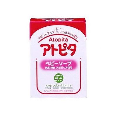 商品概要メーカー：丹平製薬商品名：アトピタベビーソープ（80g）区分：日用雑貨内容量：80g商品概要：●ベビーソープ（固形状）●用途：肌・ヒフ●無香料・無着色●防腐剤無添加●天然成分「ヨモギエキス」配合●LFC(ラノリン脂肪酸コレステリル)配合●固形状●内容量：80gJANコード：4987133013533商品コード：102200155商品の説明○LFC（ラノリン脂肪酸コレステリル）を配合。昔ながらの本釜炊きで、熟成成分を原料に作られたベビー石鹸です。○クリーミーな泡立ちで皮脂を取りすぎる事なく、髪や顔をはじめ全身まで洗えます。○お肌のうるおいをしっかりと保ち、つっぱらずにさっぱりとした洗いあがり。○泡切れがよくヌルヌルが残りません。○天然成分［ヨモギエキス］がお肌を保湿します。○アレルギーテスト済です。（全ての方にアレルギーが起こらないというわけではありません）使用上の注意≪定められた使用法を守ること≫◆万一目に入った時はすぐに洗い流して下さい。◆お肌に異常がある場合はご使用にならないでください。◆お肌にあわないときはご使用をおやめください。◆乳幼児の手に届かないところに保管してください。※天然成分を使用しているため、色やにおいにばらつきがある場合がありますが、品質には問題ありません。保存方法◆直射日光のあたる所、高温になる所に保存しない。◆子供の手が届く所に置かない。使用方法○お湯を含ませたガーゼやスポンジにつつみ、よく泡立ててから全身を洗い、その後よく洗い流して下さい。成分石ケン素地、水、スクロース、グリセリン、エチドロン酸4ナトリウム、ラノリン酸脂肪酸コレステリル、ヨモギエキス、ワレモコウエキス賞味期限／使用期限（製造から）3年メーカー名丹平製薬内容量80g商品区分日用雑貨※予告なくパッケージリニューアルをされる場合がございますがご了承ください。※パッケージ変更に伴うご返品はお受け致しかねます。※メーカーの都合により予告なくパッケージ、仕様等が変更となる場合がございます。※当店はJANコードにて管理を行っている為、それに伴う返品、交換等はお受けしておりませんので事前にご了承の上お買い求めください。【送料について】北海道、沖縄、離島は送料を頂きます。