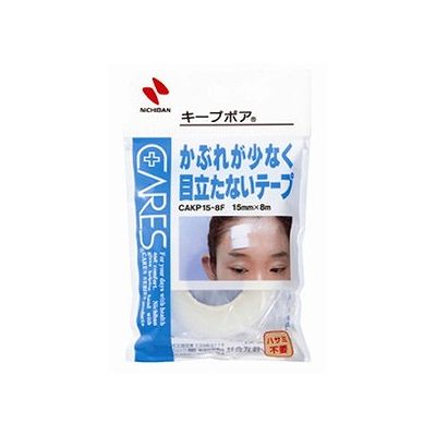 商品概要メーカー：ニチバン商品名：ケアーズキープポアCAKP15−8F区分：日用雑貨内容量：1巻商品概要：つやのない半透明なフィルムに皮ふ刺激の少ない粘着剤を使用したテープです。貼って目立たないので、顔や腕にも使えます。微小孔つきプラスチックテープで通気性がよく被れが少ないのが特徴です。手で縦横自由にきれいに切れます。JANコード：4987167011925商品コード：074900966商品の説明●つやのない半透明なフィルムに皮ふ刺激の少ない粘着剤を使用したテープ●貼って目立たないので、顔や腕にも使えます●微小孔つきプラスチックテープで通気性がよく被れが少ないのが特徴●手で縦横自由にきれいに切れます【用途】・脱脂綿、ガーゼ、包帯の固定に・シップ剤の固定にサイズ/カラー【サイズ】15mm×8m使用上の注意●皮ふを清潔にし、よく乾かしてからご使用ください。●キズ口には直接貼らないでください。●本品の使用により発疹・発赤・かゆみ等が生じた場合は使用を中止し、医師又は薬剤師に相談してください。●はがす時は、皮ふを傷めないよう毛の流れに沿ってゆっくりはがしてください。保存方法直射日光をさけ、なるべく湿気の少ない涼しい、小児の手の届かない所に保管してください。賞味期限／使用期限（製造から）3年メーカー名ニチバン内容量1巻※予告なくパッケージリニューアルをされる場合がございますがご了承ください。※パッケージ変更に伴うご返品はお受け致しかねます。※メーカーの都合により予告なくパッケージ、仕様等が変更となる場合がございます。※当店はJANコードにて管理を行っている為、それに伴う返品、交換等はお受けしておりませんので事前にご了承の上お買い求めください。【送料について】北海道、沖縄、離島は送料を頂きます。