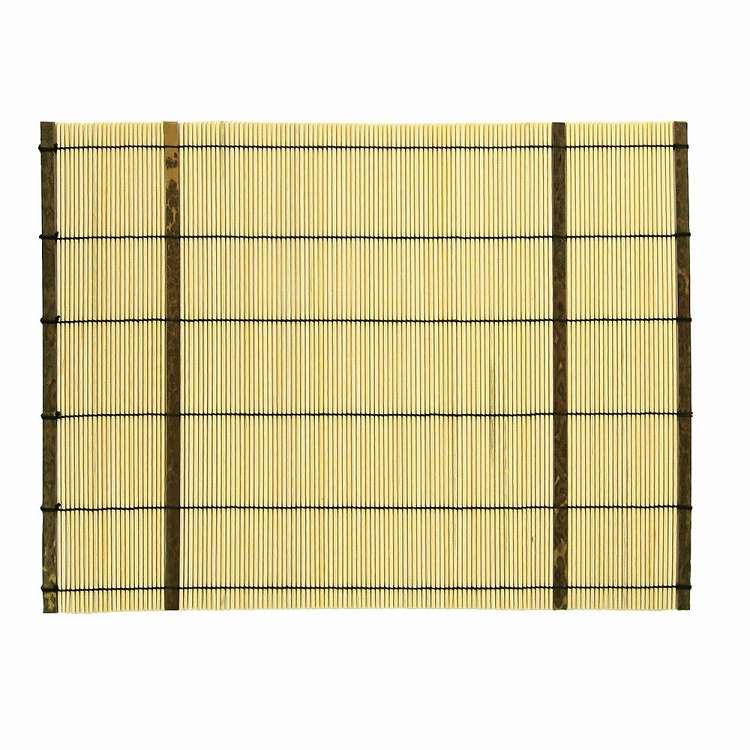 ●竹の内側にある身竹を使用したランチョンマットです。 ●両端と 2箇所にアクセントとなる桟を編み込んでまとまり感があって強度にもこだわった仕立てです。● 竹と綿糸を主材料にした環境にやさしい仕様です。 ●生成りと炭化したスス、2サイズずつを...