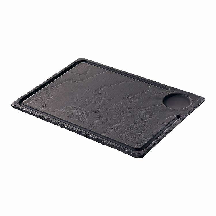 ●(インデント部φ55):●材質:磁器●FROMBLACKCERAMICCOMESBASALT...●バサルトシリーズの黒の色は、黒の磁器の素材によるものです。自然の粘板岩の色を目指してデザインされたもので、磁器の特性を生かし高温で焼成され、無孔のため様々な熱源に対応、食洗機での使用も可能です。【代引きについて】こちらの商品は、代引きでの出荷は受け付けておりません。【送料について】北海道、沖縄、離島は送料を頂きます。