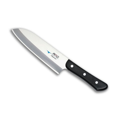 【商品説明】●三徳包丁は万能包丁とも呼ばれ、菜切包丁（和包丁）と牛刀（洋包丁）のそれぞれの特長を生かし、両方の利点を持つほうちょうです。●刃は少し厚めで、重量感があり重めの包丁をお好みの方に最適です。●刃渡：170mm●全長：300mm●刃厚：2.0mm●重さ：150g●材質：超鋼モリブデン鋼、柄／積層合板●※超硬特殊鋼を使用。刃が厚めで重量感がある、最高級家庭用シリーズ。●注意：魚や鳥などの固い骨を切るのには必ず出刃包丁を使用して下さい。※メーカーの都合によりパッケージ、内容等が変更される場合がございます。当店はメーカーコード（JANコード）で管理をしている為それに伴う返品、返金等の対応は受け付けておりませんのでご了承の上お買い求めください。【代引きについて】こちらの商品は、代引きでの出荷は受け付けておりません。【配送について】北海道、沖縄、離島は配送できません。予めご了承ください。