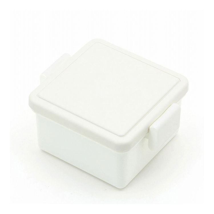 【GEL-COOLについて】保冷剤と蓋が一体化した「GEL-COOL」。生まれたきっかけは、お母さんの「夏場でも食中毒を心配せず子供にお弁当を食べて欲しい」という愛情からでした。もっとクールに、もっと美味しく。画期的な蓋と保冷剤の一体型構造。■食の安心を守ります朝8時にご飯を詰めて、4時間後の12時でも15度の温度をキープします。※スクエアLタイプでの検証結果■保冷剤がグニャリと曲がったまま凍ってしまうことがありません蓋の内部に保冷剤が封入されており、蓋ごと冷凍庫で凍らせることができます。販売カラー：ミルクホワイト※ページ画像に別カラーのイメージ画像が含まれる場合がございます。【製品サイズ(cm)】W11×D9.4×H5.5【素材】本体・留め具:ポリプロピレン、保冷ブタ:ABS樹脂、パッキン:シリコーンゴム 【生産国】日本■容量(ml)220■耐熱温度ポリプロピレン(耐熱140℃、耐冷-20℃)、ABS樹脂(耐熱60℃、耐冷-20℃)■電子レンジ本体、留め具、仕切りのみ可■食器洗浄機本体、留め具、仕切りのみ可【送料について】北海道、沖縄、離島は別途送料を頂きます。GEL-COOL square S/220mlミルクホワイトオイスターグレーベリーブルーマカロンピンクマカロンブルーGEL-COOL square M/400mlミルクホワイトオイスターグレーベリーブルーマカロンピンクマカロンブルーGEL-COOL square L/500mlミルクホワイトオイスターグレーベリーブルーマカロンピンクマカロンブルーGEL-COOL square W/1000ml ネイビーグレーブラックライトグレー