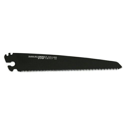 【用途】仮枠・剪定用鋸替刃。【機能・特徴】G-SAWシリーズ全てのグリップに使える共通替刃です。歯先衝撃（高周波）焼入れ仕様。切りしぶりがなく、ヤニが付着しにくい独自開発のフッ素ブラック塗装を採用。厚刃は腰の強さ2.5倍厚の0.9ミリ厚刃は、同メーカー従来鋸の2.5倍腰が強く、ストロークのたわみが少なくスピーディーに力強く切り込みます。【仕様】●用途：仮枠・剪定用鋸（アサリあり）。●刃渡り：210mm。●板厚：0.9mm。●切り溝幅：1.2mm。●歯ピッチ：3.0mm。【材質】●刃：スチール。【商品サイズ】奥行240×幅40×高さ1mm【注意事項・その他】本製品は刃物ですので作業中及び替刃を交換する際は、手袋をするなど安全に十分心がけて下さい。【送料について】北海道、沖縄、離島は送料を頂きます。大工道具：鋸：替刃式折込鋸 タジマ：アルミニスト替刃厚刃F210：ALB-A210FB ■商品コード：4975364017482■JANコード：4975364017482■ブランド名：タジマ■商品名：アルミニスト替刃厚刃F210■規格：ALB-A210FB 【商品サイズ】奥行240×幅40×高さ1mm 坊ヤニ・防サビの高性能フッ素ブラック塗装刃。 【用途】仮枠・剪定用鋸替刃。【機能・特徴】G-SAWシリーズ全てのグリップに使える共通替刃です。歯先衝撃（高周波）焼入れ仕様。切りしぶりがなく、ヤニが付着しにくい独自開発のフッ素ブラック塗装を採用。厚刃は腰の強さ2.5倍厚の0.9ミリ厚刃は、同メーカー従来鋸の2.5倍腰が強く、ストロークのたわみが少なくスピーディーに力強く切り込みます。【仕様】●用途：仮枠・剪定用鋸（アサリあり）。●刃渡り：210mm。●板厚：0.9mm。●切り溝幅：1.2mm。●歯ピッチ：3.0mm。【材質】●刃：スチール。 【注意事項・その他】本製品は刃物ですので作業中及び替刃を交換する際は、手袋をするなど安全に十分心がけて下さい。 　