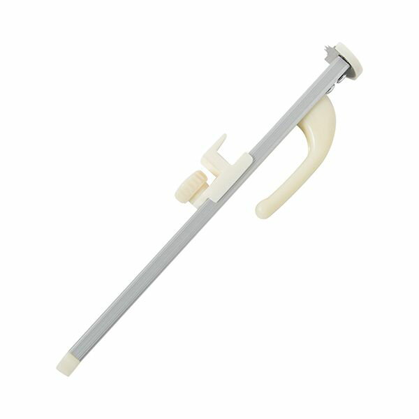 【商品特長】【用途】ダンボールのサイズ調整。【機能・特徴】ガイドを段ボールのふちに合わせ、水平方向にスライドさせるだけで、平行できれいな折り目を形成できます。先端の回転刃と、段ボールのふちに沿わせる移動式のガイドがついていますので、その回転刃を切りたい高さまで調整することで、簡単に作業が出来ます。ダンボールの高さ最上部から約25〜180mmの範囲で簡単にミシン目を入れることができます。【仕様】●サイズ：小。●色：白。●使用範囲：約25〜180mm(段ボール高さ最上部より)。【商品サイズ】幅58×高さ31×奥行249mm　重量100g【注意事項ほか】●使用用途以外では使用しないでください。●本製品は刃物を使用しておりますので、取り扱いには十分に注意してください。●使用可能範囲を確認の上、ご使用ください。●使用時には手袋などの安全保護具を着用してください。また、使用後は幼児などの手の届かないところに保管してください。■商品コード:4573117390037■JANコード:4573117390037■商品名:箱切り名人 小■規格:シロ【送料について】北海道、沖縄、離島は送料を頂きます。