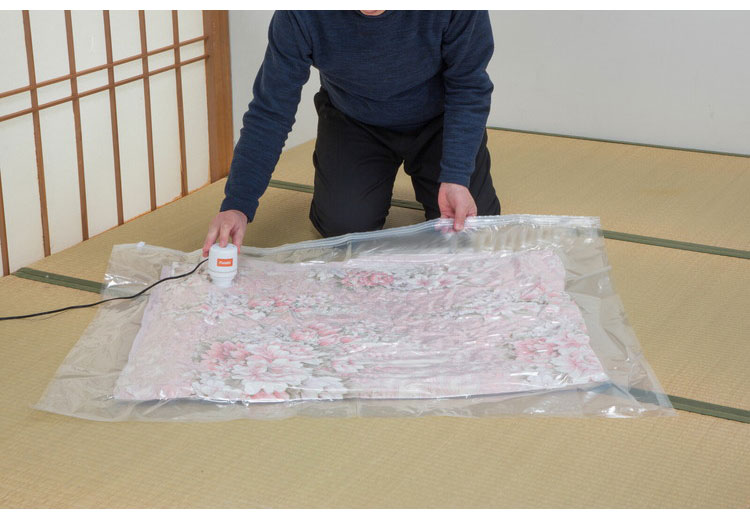 ファミラ 掃除機のいらない布団圧縮袋 吸引機+圧縮袋 27点セット 掃除機いらずで簡...