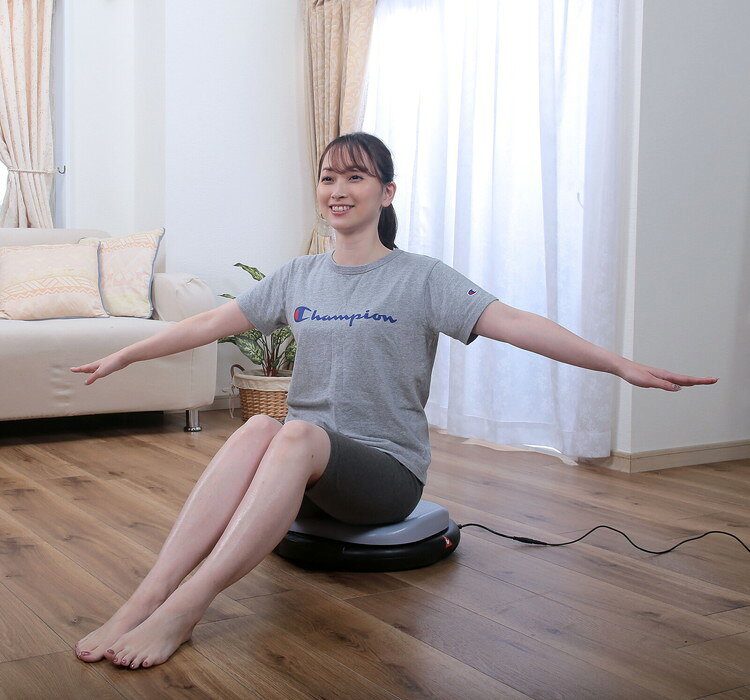 リコメン堂ホームライフ館の電動バランスボード 振動マシーン 軽量 振動ボード エクササイズ シェイプアップツイスター ダイエット フィットネス用品 筋トレ リフレッシュ(代引不可)【送料無料】｜アングル2
