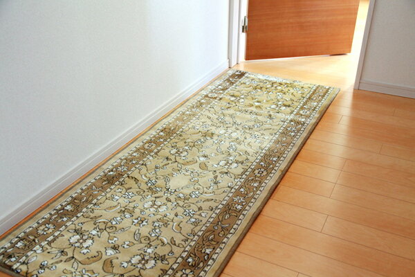 廊下敷 モケット織り 王朝柄 オーク ベージュ 67×180cm 滑りにくい加工(代引不可)【送料無料】