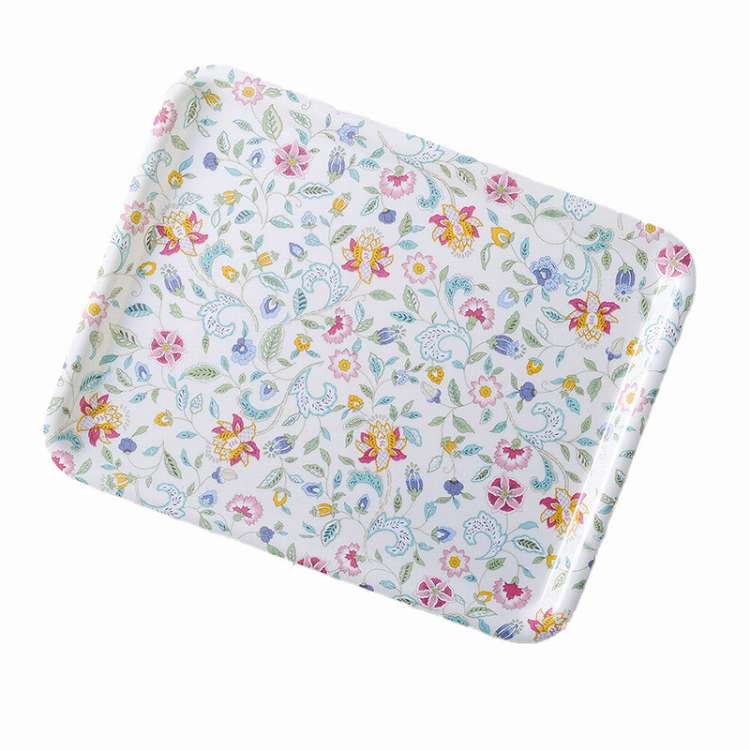 テーブルウェアで大人気のミントン。代表柄であるハドンホール柄をトレーに落とし込みました。表面ノンスリップ加工付。不飽和ポリエステル（ノンスリップ加工）28×36×1.7cm※生地の使用する部分により、柄が異なる場合がございます。【代引きにつ...