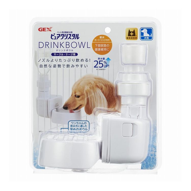 【商品説明】・ワンちゃんの飲み方にぴったりの深めのボウル。軟水カートリッジ付き。ペットボトル・ボウルの着脱が簡単で水の交換やお掃除ラクラク！なめて飲むノズルタイプの給水器より、たっぷり飲めるボウルタイプ！ワンちゃんがより自然な姿勢でお水をのめます。ノズルタイプが苦手なワンちゃんにも安心。軟水カートリッジで水道水のマグネシウム、カルシウムを約40％除去します※メーカー調べ〇材質/素材ホルダーA・ホルダーB・ボウル・ボトルジョイント・カートリッジケース・ケースフタ・カバー・ナット：ABSカートリッジ：PP・イオン交換樹脂スプリング：ステンレスパッキン：シリコンゴム軸：ポリアセタール〇原産国中国〇商品使用時サイズ幅110×奥行170×高さ146mm〇メーカー名ジェックス 株式会社 CA事業部【取り寄せ品のご注意事項（ご注文前にご確認ください）】・本商品は原則注文後のキャンセルはお受けできません。・本商品と他商品で同梱注文をいただき、仮に他商品が完売等でご用意できない場合でも本商品は発送させていただきます。・本商品を複数（2点以上）注文いただき、完売等で注文数のご用意できない場合でもご用意できた数量は発送させていただきます。【送料について】北海道、沖縄、離島は送料を頂きます。