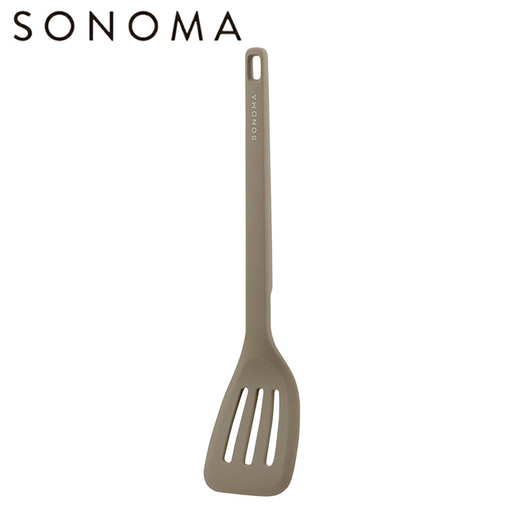 【商品説明】マグネット内蔵で様々な場所にくっつくキッチンツール。SONOMAシリーズ。ガラス蓋のつまみやハンドル、スタンドなど様々な場所にくっつけることができます。先端が柔らかく、食材がひっくり返しやすい。【商品情報】■サイズ(約)幅31×奥行7.1×高さ3.6cm■質量80g■材質本体中芯：ナイロン、本体表面：ナイロン、持ち手の穴：シリコン・ナイロン■生産国中国【送料について】北海道、沖縄、離島は送料を頂きます。SONOMA 鍋敷き ミトンパープルブラウンブラックSONOMA キッチンツールお玉穴あきターナー調理スプーン菜箸トングキッチンツールスタンドSONOMA フライパン20cm/ガラス蓋20cm/マルチポット24cm/ガラス蓋24cm/フライパン24cm/深型フライパン24cm/仕切りつきフライパン24cm/グリルパン フライパン着脱式ハンドル24cm/フライパン+ハンドルセット5点セット7点セット
