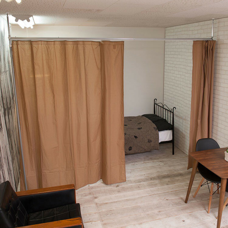 つっぱりカーテン ライトブラウン 高さ調整型 オフィス 目隠しカーテン つっぱりパーテーション 調整 ..