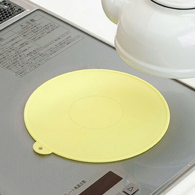 【商品説明】◆シリコン製なので、天板にピタッと吸着して滑りずらく、調理がしやすくなっています。◆中央部分はお好みでカットすることが出来るので、オールメタル、光センサー搭載のIHにも対応！光を妨げません。◆耐熱温度(約)250度。熱に強いシリコン製だから安心・安全。◆汚れが目立ってきたら、マットを取って拭き掃除。◆料理が不慣れな方が、料理中にIHを傷つける心配を軽減してくれます。【商品情報】■サイズ約幅21×奥行22.2×厚さ0.2cm■材質シリコンゴム■生産国日本■セット内容1枚入■注意事項ガスコンロには使用できません■備考耐熱温度約250℃【送料について】北海道、沖縄、離島は送料を頂きます。