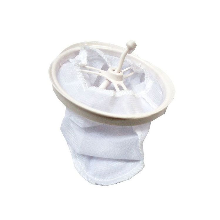 全自動洗濯機の洗濯槽の脱水孔にセットして使うくず取りネット。水流を利用して洗濯槽に浮遊する糸くず・綿ぼこり等を取り除く。フックの先端を脱水孔の穴に引っ掛けるように取り付け。サイズ（約）縦10×横13cm材質：ネット/ポリエステル　リング/ポリエチレン　軸/熱可塑性エラストマー　フック/ステンレス【送料について】北海道、東北、九州は送料を頂きます。沖縄、離島は配送不可。