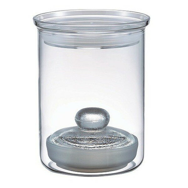 スリムな形状でおしゃれな漬物器。色移り・ニオイ移りしにくいガラス製。冷蔵庫のドアポケットに入るスリム形状。ガラス製の重石には容器が破損しにくいよう、シリコーン製のカバー付き。高い耐熱性・耐薬品性を誇る耐熱ガラス「HARIOGlass」を使用。サイズ(約)幅10.2×奥行10.2×高さ13.5cm（フタ含む）本体直径(約)9.5cm材質:本体/耐熱ガラス重石/ホウケイ酸ガラス重石カバー・フタパッキン/シリコーンゴムフタ/AS樹脂重量(約)535g容量(約)800ml本体耐熱温度差:120度（耐熱温度差120度とは、急熱急冷したときの温度差が120度以内であれば割れないということです。）耐熱温度:フタ/100度パッキン・重石カバー/耐熱温度差180度【送料について】北海道、東北、九州は送料を頂きます。沖縄、離島は配送不可。
