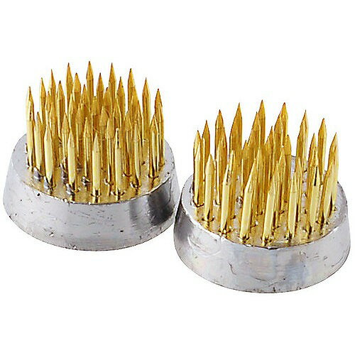 【商品詳細】生け花等に。生け花に欠かせない定番品。鮮やかな輝きの、真鍮針を使用。用途：生け花専用名称：丸　極豆大入り数：2個全体寸法（約）：直径21mm×高さ17mm（1個）重量（1個）：約23g針寸法（約）：太さ直径1.2mm×高さ10m...