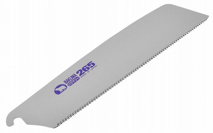 【商品詳細】刃先には衝撃焼入を施してありますので耐久性に優れシャープな切れ味を長期間保てます。刃渡り：265mm刃数142製品サイズ（約mm）：304×60×0.9SK‐5日本製【送料について】北海道、沖縄、離島は送料を頂きます。