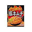 【商品説明】余計な熱を加えないので風味が活きた「秘伝だれ」と「具」で仕上げる炒飯の素です。ジュワッ!と香ばしい「秘伝だれ」で仕上げる、キムチのコクと旨みが効いた味わい。ごはんと卵を準備して、3分半で仕上がります。商品区分:加工食品保存方法:常温原材料(アレルギー表記含む):豚キムチ炒飯の素●具：はくさいキムチ、焼豚、ねぎ、とうがらし/調味料（アミノ酸等）、ソルビット、着色料（カラメル色素、紅麹）、乳たん白、酸味料、（一部に卵・乳成分・小麦・えび・大豆・豚肉・りんごを含む）●たれ：しょうゆ、砂糖、食塩、オイスターソース、なたね油、ポークエキス、キムチ風味パウダー、トマトケチャップ、たん白加水分解物、ゼラチン、にんにくエキス、水あめ、豆板醤、りんごペースト、還元水あめ、香味油、しょうがエキス/アルコール、調味料（アミノ酸等）、酸味料、乳化剤、香料、カロチノイド色素、香辛料抽出物、（一部に小麦・大豆・豚肉・りんご・ゼラチンを含む）メーカー名:江崎グリコ（株）生産国・加工国:日本※賞味期限は出荷元の規定により半分以上残っている商品のみ出荷致します。賞味期限:13ヶ月内容量:43.600g【代引きについて】こちらの商品は、代引きでの出荷は受け付けておりません。【送料について】沖縄、離島は送料を頂きます。