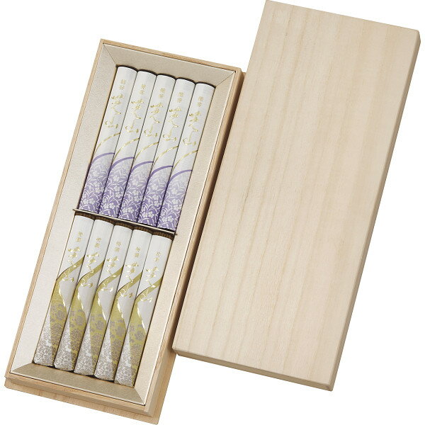商品詳細日本香堂　芝山　二種香（銘香芝山・特撰芝山）　短寸10入（桐箱入）銘香芝山と特撰芝山のアソートセット。銘香芝山は春の野山を彩る芝桜のはんなりとした風情を漂わせる白檀とフローラルのゆかしい香り、特撰芝山は柔らかな甘みの中に凛とした辛味がひきたつ本格的な沈香の香りのお線香です。人気ブランド芝山シリーズのアソートタイプです。お線香の原料の代名詞である沈香（特撰芝山）と白檀（銘香芝山）のセット品になります。●銘香芝山（約24g）×5把、特撰芝山（約24g）×5把●タブ粉・香料原産国JPN：日本※メーカーの都合によりパッケージ、内容等が変更される場合がございます。当店はメーカーコード（JANコード）で管理をしている為それに伴う返品、返金等の対応は受け付けておりませんのでご了承の上お買い求めください。【代引きについて】こちらの商品は、代引きでの出荷は受け付けておりません。【送料について】北海道、沖縄、離島は送料を頂きます。