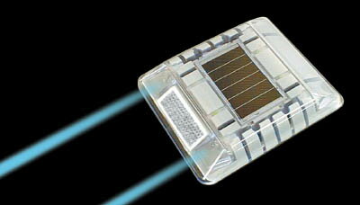 【商品詳細】●ソーラー式のため、太陽光が当たる箇所では電池交換不要です。（約2〜3年間）●付属の両面テープまたは専用接着剤にて貼付けできます。●工場内の安全表示。●夜間の外灯がない箇所。●危険な場所の簡易誘導。●色:青●幅(mm):100●高さ(mm):18●長さ(mm):120●LED個数:2●電源:ソーラー式●点滅回数:180回±20/分●LED数:2pcs●蓄電池:ニッケル水素電池(単4型×2本)●夜間自動点滅式(スイッチはありません)●カバー:ポリカーボネート●本体:エポキシ樹脂●両面テープ:アクリル系●両面テープ●電源がソーラー式のため、太陽光が直射する箇所に設置してください。●設置の際は路面を清掃してから設置してください。●湿地面への設置は粘着力低下の原因となります。●貼付が弱い場合はプライマー等で路面を処理後に使用してください。【送料について】北海道、沖縄、離島は送料を頂きます。