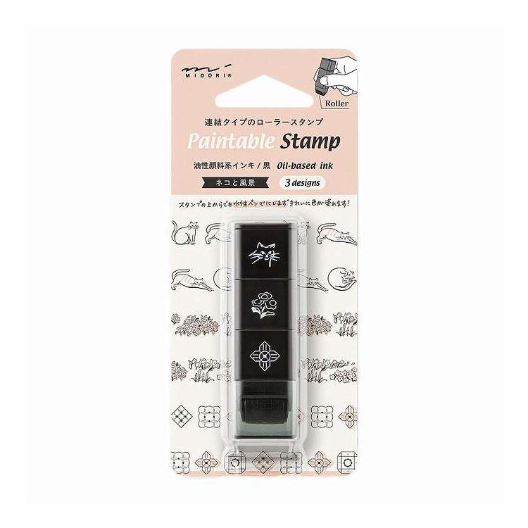 【商品詳細】ノートやダイアリーの記録を楽しむためのローラータイプのスタンプです。インキが入っている浸透印なのでスタンプ台は不要。これ1つで連続して繋がる、3つの繊細な柄をきれいに押す（スタンプする）ことができます。ページにできた余白や上下のスペースを賑やかに彩ります。3つのスタンプはスタッキングするように連結できる構造です。インキは油性顔料なので、押した絵柄の上から水性マーカーで色を塗ってもにじみません。各柄約40m押すことができます。ネコの連動したポーズがかわいくてどこまでも押してしまいたくなる柄です。ステンドガラスのような幾何学柄はラインを引くようにページの端に押すだけでアクセントになり、付せん紙のワンポイントにもなります。大きなフレームのように押して、中に今日の出来事を書くのもおすすめです。商品仕様・性能・収容量：素材／本体：ABS+ポリカーボネート　印面: POM+PE　油性顔料系黒インキ　〔フック対応PETケース入〕規格サイズ：パッケージサイズ／H138×W60×D20mm　本体サイズ／H68×W21×D18.5mm【送料について】北海道、沖縄、離島は送料を頂きます。