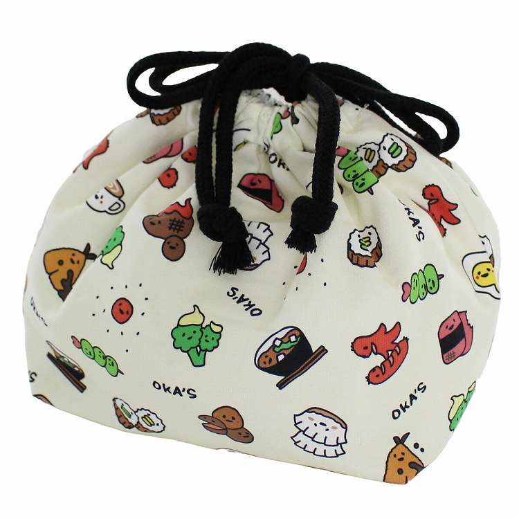 【商品説明】オカズのキャラクターが可愛いお弁当袋です。マチ付きなのでお弁当箱やランチグッズが安定して入ります。お弁当箱とおそろいで使えば統一感がでます。安心の日本製です。【商品情報】■サイズ約 高さ18（cm）　マチ：約幅21×奥行9.5cm■材質綿■生産国日本製■セット内容1枚【代引きについて】こちらの商品は、代引きでの出荷は受け付けておりません。【送料について】北海道、沖縄、離島は送料を頂きます。