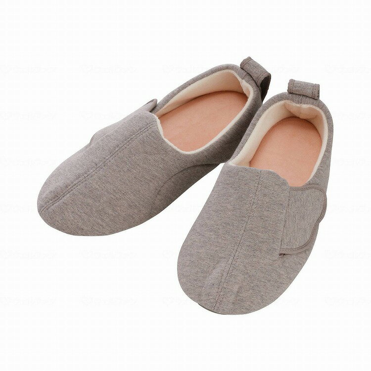 足をふんわり包み込むように・・・お家の中でも安心、快適スリット入りで履き口が大きく開く足囲：3E〜7E相当マジックで広く足囲に対応履き口からつま先にかけて緩やかなカーブが足に沿い優しくフィット柔らかく足触りのいい素材を使用底には2ヵ所のすべり止め付。蹴り出した時に力がいれやすい。脱ぎ履きしやすいループ付足が入れやすくベルトで調整可能ネーム刺繍：わかりやすくお名前を入れることができます抗菌・防臭加工（中底）手洗い可能（中性洗剤、保形後陰干）室内用素材表素材：綿100％内素材：ポリエステル75％、綿25％底材：合成皮革規格：1足規格詳細サイズ：M（22.0〜23.0cm）、L（23.5〜24.5cm）、LL（25.0〜26.0cm）重さ（片方Lサイズ）：約90g生産国：中国メーカー：徳武産業※メーカーの都合によりパッケージ、内容等が変更される場合がございます。当店はメーカーコード（JANコード）で管理をしている為それに伴う返品、返金等の対応は受け付けておりませんのでご了承の上お買い求めください。【代引きについて】こちらの商品は、代引きでの出荷は受け付けておりません。【送料について】北海道、四国、九州は別途送料を頂きます。【配送について】沖縄、離島は配送できません。予めご了承ください。