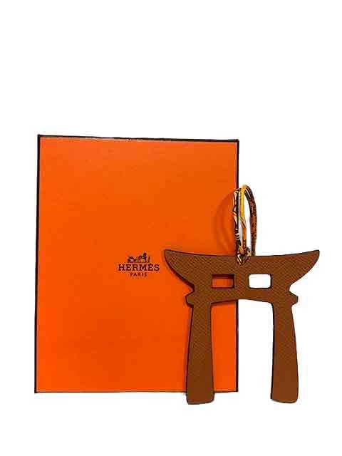 【未使用】【新古品】HERMES エルメス 小物 チャーム プティH プティアッシュ 鳥居 ブラウン×ダークブラウン CHARM FORME TORII PM 1019958-01のサムネイル
