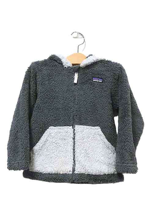 【ブランド/メーカー】patagonia パタゴニア 【カテゴリ】トップス 【色】グレー系 【サイズ】 4T 【素材】画像参照 【状態】USED 【コメント】 　　こちらは中古品です。 　　ポケット部分に少々汚れはありますが、まだまだお使いいただけます！ ※写真のイメージが商品と異なる場合がございます。 　あらかじめご了承下さい。 ☆商品の在庫について☆　 掲載商品は複数店舗で同時出品中です。 ご注文を頂いた時点で在庫がない場合がございます。 万が一欠品の場合はご了承ください。2100281009711