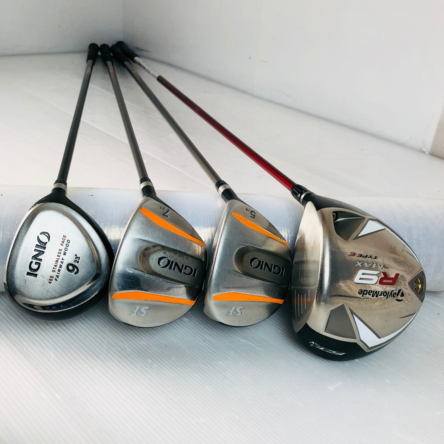 【中古】キャディバッグ付 豪華 15本 TaylorMade テーラーメイド IGNIO イグニオ メンズ ゴルフセット ゴルフクラブセット セット 初心者 入門 フルセット 右利き パター付 安価　11Y-49