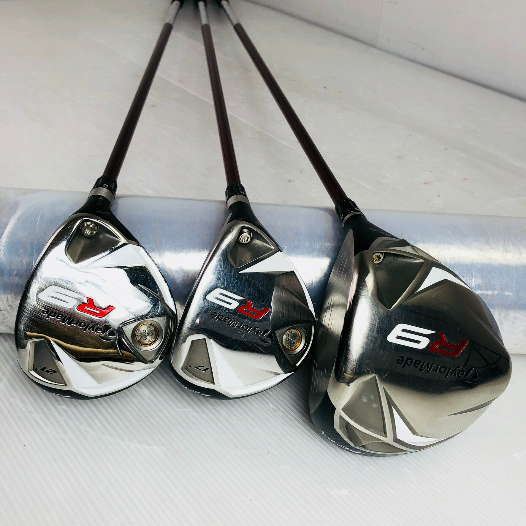 【中古】キャディバッグ付 TaylorMade テーラーメイド R9 ツアーステージ メンズ ゴルフセット クラブセット ゴルフクラブ セット 初心者 入門 フルセット 右利き パター付 安価　81Y-90