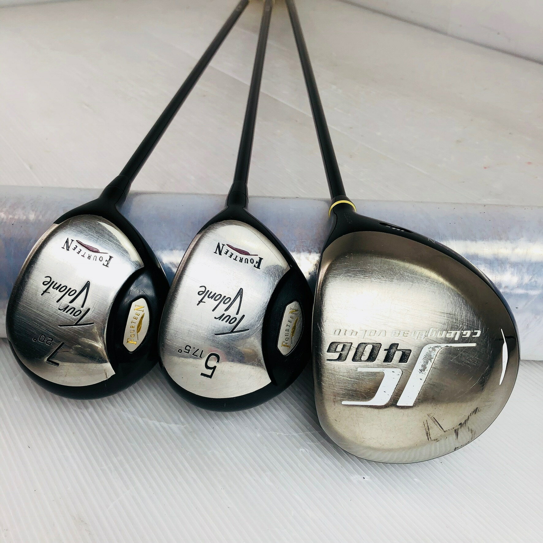 【中古】キャディバッグ付 FOURTEEN フォーティーン ODYSSEY オデッセイ メンズ ゴルフセット クラブセット ゴルフクラブ セット 初心者 入門 フルセット 右利き パター付 安価　81Y-101
