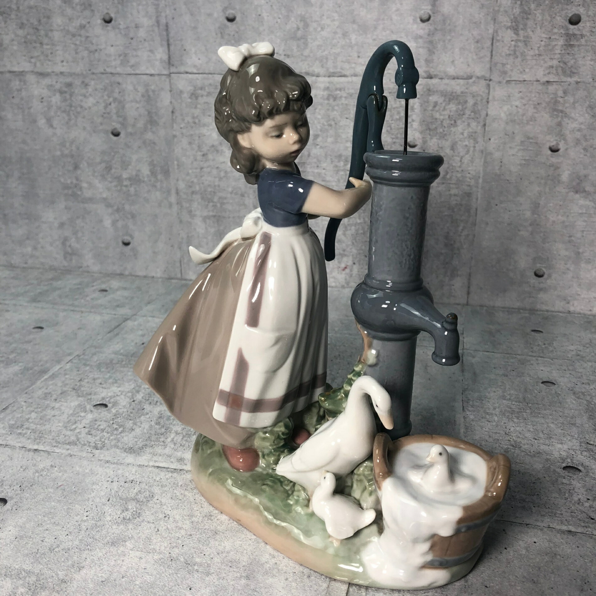 Rakuten - リヤドロ LLADRO 5285 農場の夏 SUMMER ON THE FARM スペイン製 希少な廃盤品 フィギュリン 少女 アヒル 陶器 置物 インテリア アンティーク コレクション