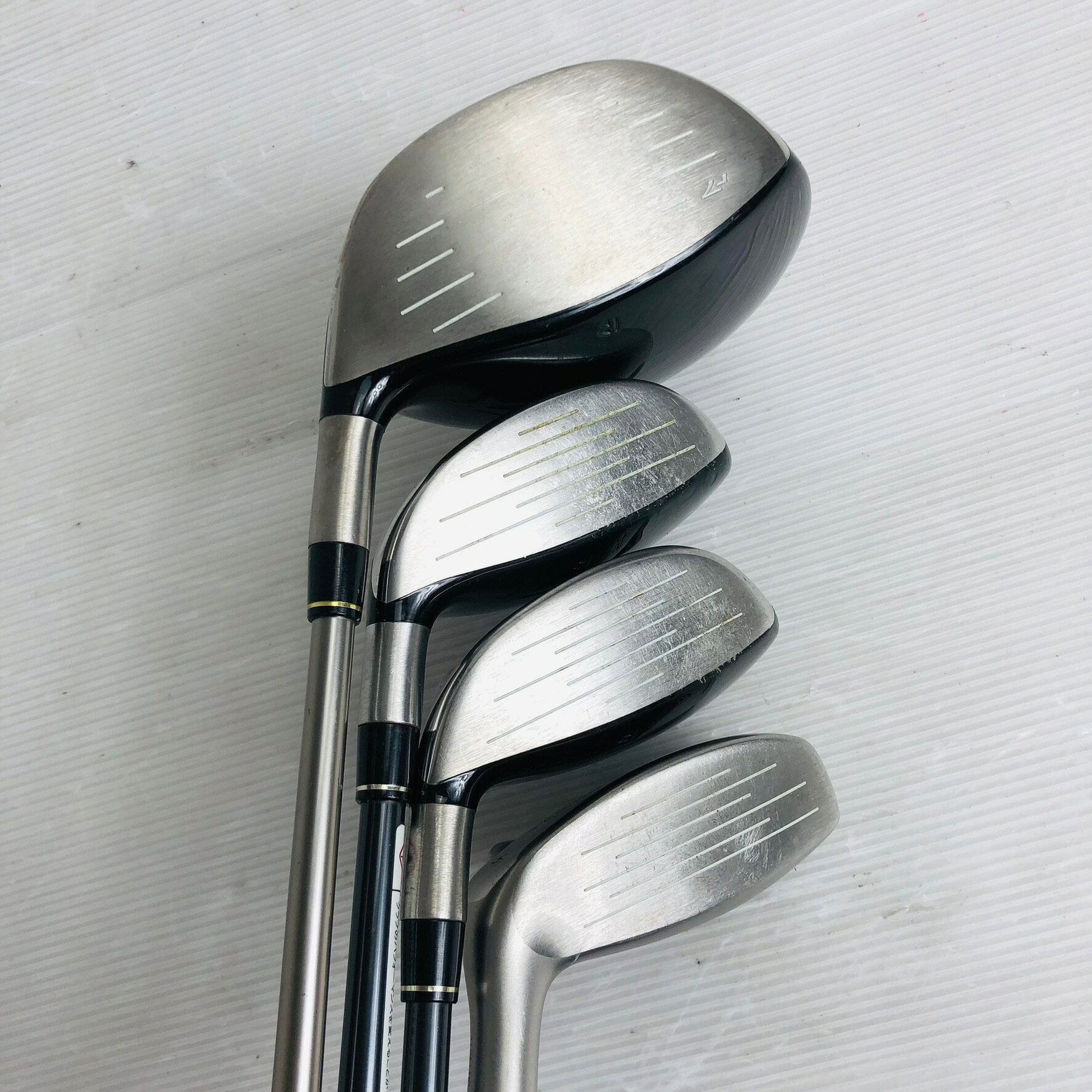 リユースネクスト楽天市場店の【保証付】【中古】キャディバッグ付 豪華 14本 TaylorMade テーラーメイド r7 ゴルフクラブ フルセット ゴルフセット クラブセット メンズ 初心者 入門 右利き パター付 安価　86Y-54｜アングル3