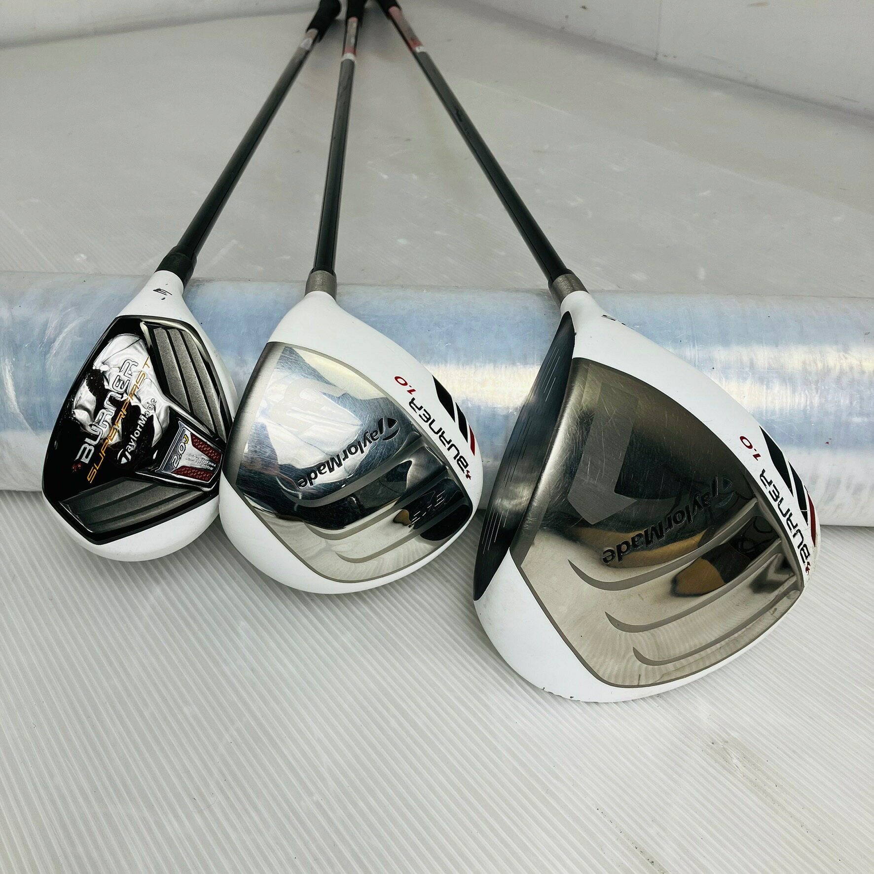リユースネクスト楽天市場店の【保証付】【中古】キャディバッグ付 TaylorMade テーラーメイド BURNER バーナー ゴルフクラブ フルセット ゴルフセット クラブセット メンズ 初心者 入門 右利き パター付 安価 86Y-106｜アングル2