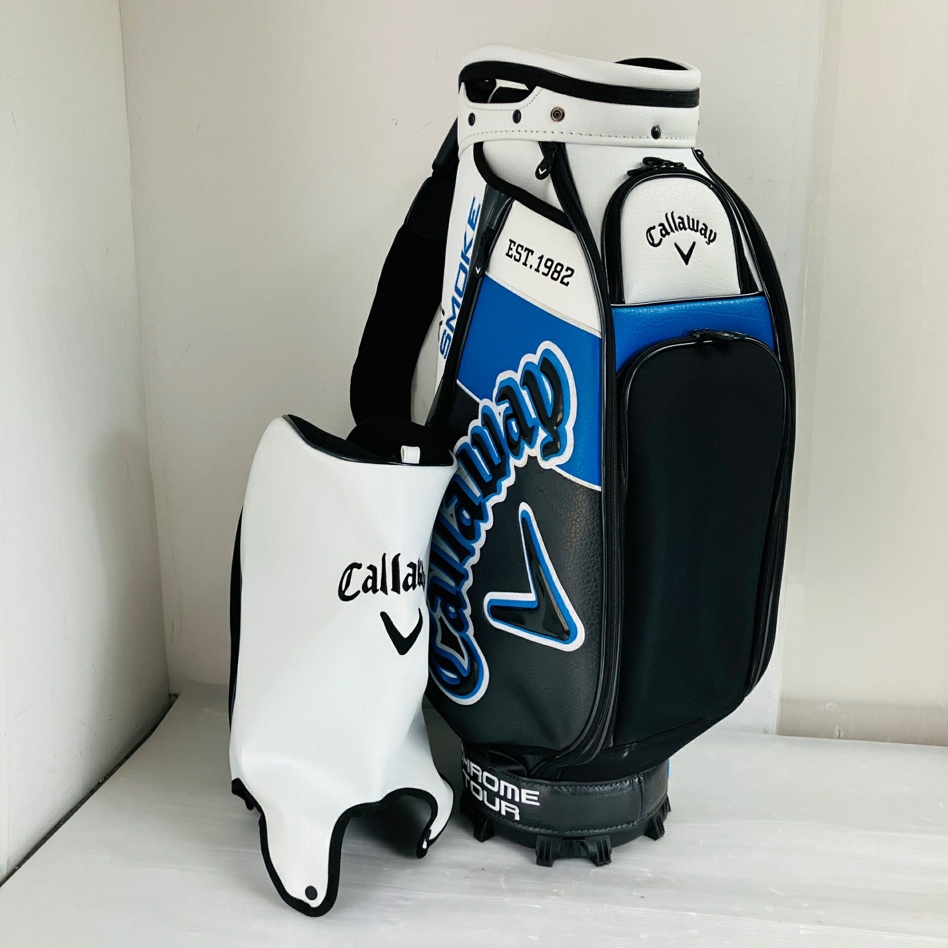 ●商品情報 Callaway キャロウェイ 9.5型 カートタイプ ブラック ホワイト ブルー キャディバッグ ゴルフバッグ ゴルフ 初心者 入門 ※画像にある物が全てです。 ●状態 状態ランク：B バックに小さな破れ箇所がございます。(写真9枚目) 通常使用に伴うスレ、傷、汚れはございますが、状態良好です。 ※あくまでUsed品になりますので傷、汚れはございます。画像にてご確認ください。 簡易クリーニング済み S：新品・未使用品 A：非常に状態の良い・美品 B：使用感はあるが目立った傷や汚れのない・良品 C：目につくような傷や汚れがある・一般的な中古品 D：使用するのに問題はないが記載すべき傷、汚れや凹みなどがある ★確認必須事項★ ※商品状態の感じ方には個人差がありますので、“中古品”という事をご理解いただき、神経質な方のご購入はご遠慮ください。 ※基本発送日は月、水、金曜日になります。 祝日等でイレギュラーが発生することもございます。 20260731-52151