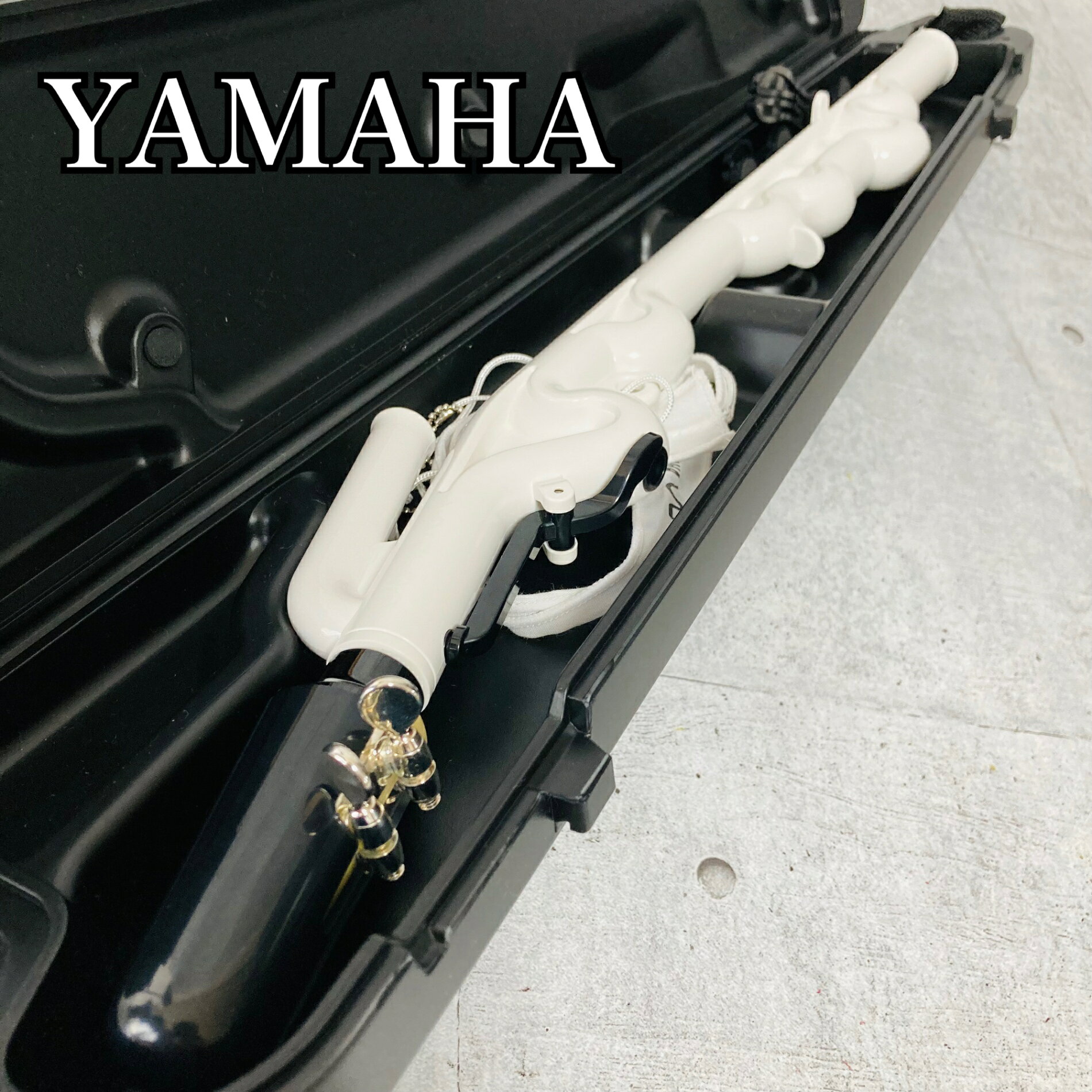 【メーカー】 YAMAHA ヤマハ 【型番】 Venova ヴェノーヴァ YVS-100 マウスピース：ヤマハ 【ケース】 ケース 【状態】 本体ランクA メンテナンス：菅体磨き上げ済 キズ・汚れ：多少のスレキズ、汚れあり。 凹み:目立った凹みなし。 マウスピース：多少のスレキズ、汚れあり。 ケース：ランクA 演奏に支障がでるような傷や汚れ・損傷などは見受けられません。 ※中古品につき、傷・打痕等、写真に 写りにくい部分や記載以外の傷がある場合がございます。 予めご了承くださいませ。 ※弓や弦、タンポなどの消耗品は保証対象外となります。 ※あくまでUsed品になりますので細かな傷、汚れはございます。画像にてご確認ください。 ※画像にある物が全てです。 S：新品・未使用品 A：非常に状態の良い・美品 B：使用感はあるが目立った傷や汚れのない・良品 C：目につくような傷や汚れがある・一般的な中古品 D：使用するのに問題はないが記載すべき傷、汚れや凹みなどがある ★確認必須事項★ ※商品状態の感じ方には個人差がありますので、“中古品”という事をご理解いただき、神経質な方のご購入はご遠慮ください。 ※沖縄への発送は全て船便となりますので到着まで時間がかかります。 その他、離島など中継料金のかかる地域への発送は追加送料が必要です。 場合によっては発送できない場合もございます。 ※基本発送日は月、水、金曜日になります。 祝日等でイレギュラーが発生することもございます。 KG-36