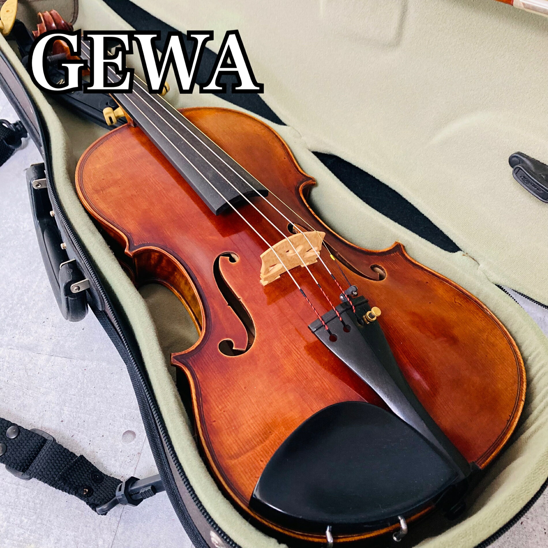 【メーカー】 GEWA ゲバ 【カテゴリー】 バイオリン violin 【型番】 GEWA Meister II　ゲバ マイスター Anno.2019 【サイズ】 4/4 【弓】 JOHANN MEINHOLD 【ケース】 セミハード 【状態】 本体ランク：B 魂柱：立ってます。 弦：多少の劣化あり。 弓：使用感あり。消耗品の為、多少の劣化はございます。気になるようでしたら毛替えしてください。 ケース:ランクB 多少の傷汚れあり。 ※画像にある物が全てです。 ※中古品につき、傷・打痕等、写真に 写りにくい部分や記載以外の傷がある場合がございます。予めご了承くださいませ。 ※弓や弦、タンポなどの消耗品は交換しておりません。保証対象外となります。 ※あくまでUsed品になりますので細かな傷、汚れはございます。画像にてご確認ください。 S：新品・未使用品 A：非常に状態の良い・美品 B：使用感はあるが目立った傷や汚れのない・良品 C：目につくような傷や汚れがある・一般的な中古品 D：使用するのに問題はないが記載すべき傷、汚れや凹みなどがある ★確認必須事項★ ※商品状態の感じ方には個人差がありますので、“中古品”という事をご理解いただき、神経質な方のご購入はご遠慮ください。 ※沖縄への発送は全て船便となりますので到着まで時間がかかります。 その他、離島など中継料金のかかる地域への発送は追加送料が必要です。 場合によっては発送できない場合もございます。 ※基本発送日は月、水、金曜日になります。 祝日等でイレギュラーが発生することもございます。 GG-8-05004