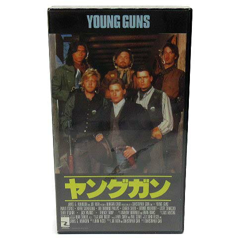 【中古】未使用品 未開封 洋画 VHS ビデオテープ ヤングガン YOUNG GUNS V148F9399 日本語字幕 1988年 80年代 アメリカ映画 西部劇 【ベクトル 古着】 230415実寸サイズ---　仕様JANコード 4988013806177状態・未使用、未開封品ですが、ジャケット(紙)にヤケがあります。 ・未開封の為、内部の状態は不明になります。 ・外装のビニールに穴とゴムが溶けた跡があります。 ※未使用品・新品同様の商品ではございますが、一度は一般の方の手に渡り、個人で保管されていた商品です。また、保管・陳列時の薄いスレなど微細な状態変化が見られる場合がございます。ご理解の上ご購入ください。 備考※こちらの商品は実店舗で保管しておりません。商品についてお問い合わせの際は返答に多少お時間を頂きますのでご了承ください。商品のお問い合わせの回答を休止しております。＊各商品ページの商品詳細等をご確認の上ご購入ください。【中古】未使用品 未開封 洋画 VHS ビデオテープ ヤングガン YOUNG GUNS V148F9399 日本語字幕 1988年 80年代 アメリカ映画 西部劇 【ベクトル 古着】 230415状態ランク　”SA”詳細については、下記および「状態ランクについて」ページをご覧ください。未使用・新品の商品ほぼ新品同様の商品使用感が少なく、かなり状態の良い商品使用感はあるが、傷や汚れの少ない商品使用感の他、傷や汚れが見られる商品かなり大きな傷みがある難あり商品※S〜CランクはUSED品となりますので、使用感をご理解の上でご入札下さい。状態ランクについてinformation実寸サイズ---　仕様JANコード 4988013806177状態・未使用、未開封品ですが、ジャケット(紙)にヤケがあります。 ・未開封の為、内部の状態は不明になります。 ・外装のビニールに穴とゴムが溶けた跡があります。 ※未使用品・新品同様の商品ではございますが、一度は一般の方の手に渡り、個人で保管されていた商品です。また、保管・陳列時の薄いスレなど微細な状態変化が見られる場合がございます。ご理解の上ご購入ください。 備考※こちらの商品は実店舗で保管しておりません。商品についてお問い合わせの際は返答に多少お時間を頂きますのでご了承ください。商品のお問い合わせの回答を休止しております。＊各商品ページの商品詳細等をご確認の上ご購入ください。本商品は一点物です他サイトや店舗にて販売している商品です。多少のお時間差にて欠品になることもございます。予めご了承頂ますようお願い致します。ベクトル・サイズガイドはこちらこの商品と同じブランドの商品を見る