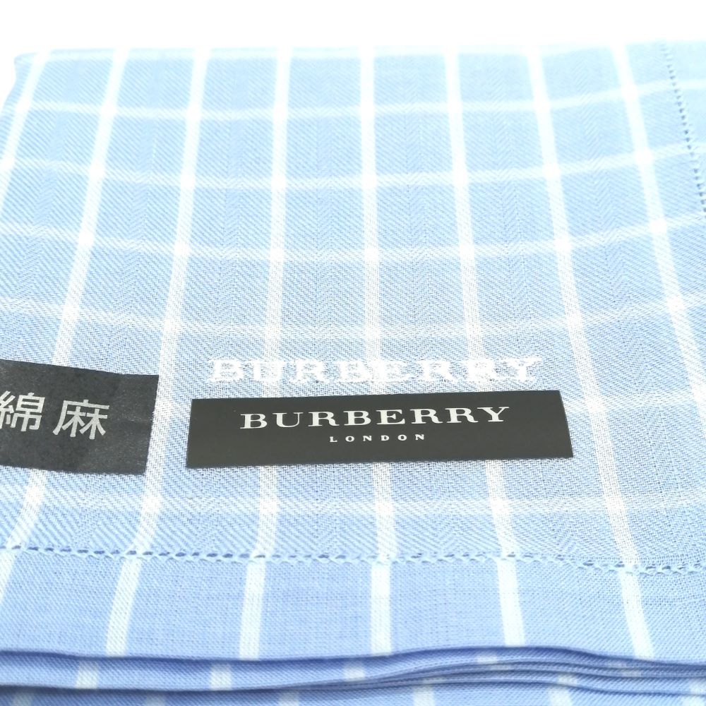 服飾雑貨　リストのブラックフライデー♪全品P10倍メール便対応OK【売れ筋】【限定1枚】【未使用ハンカチ】BURBERRYバーバリーハンカチ【ブルー系】｜アングル2