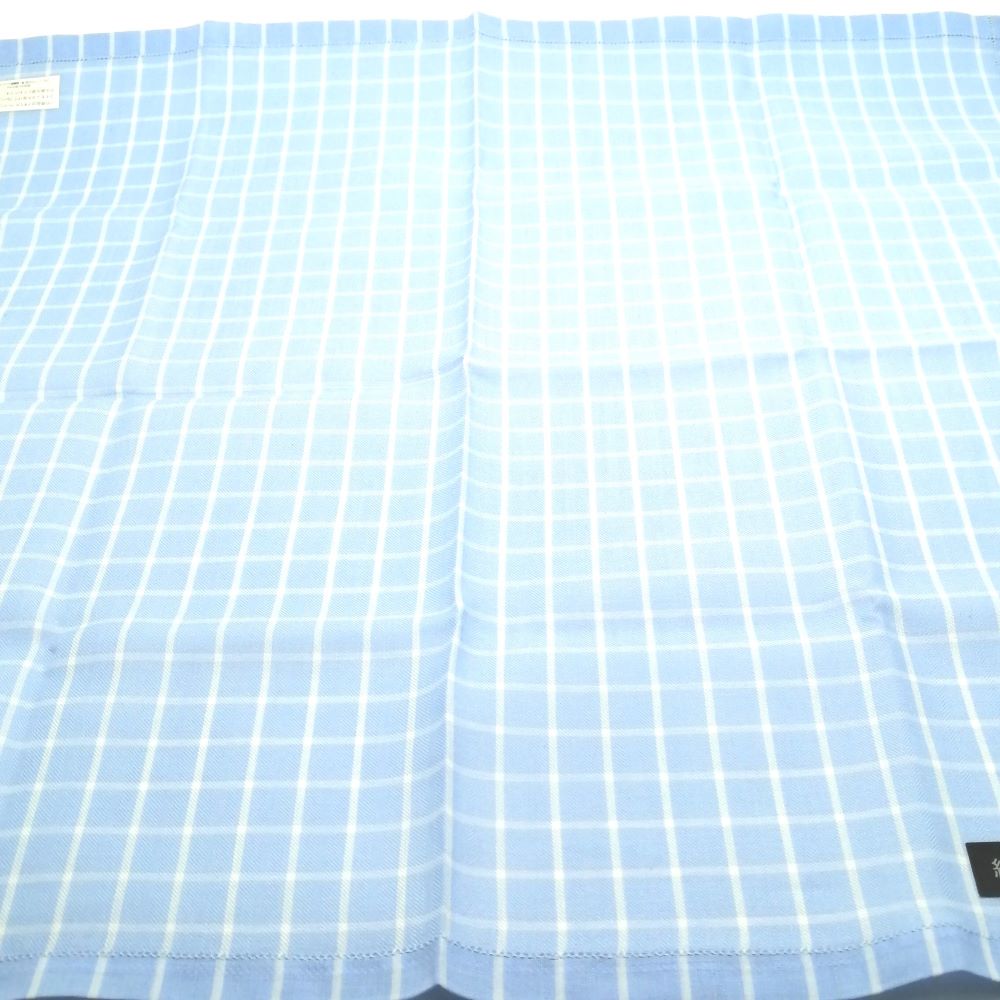 服飾雑貨　リストのブラックフライデー♪全品P10倍メール便対応OK【売れ筋】【限定1枚】【未使用ハンカチ】BURBERRYバーバリーハンカチ【ブルー系】｜アングル3