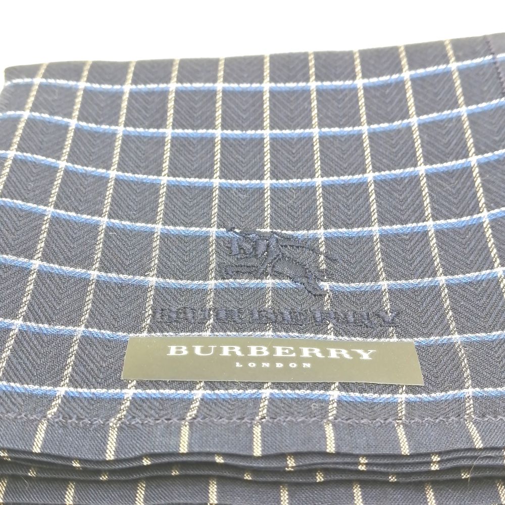 ♪全品P10倍メール便対応OK 売れ筋 限定1枚 未使用ハンカチ BURBERRYバーバリーハンカチ ネイビー系 re-st-10026460 服飾雑貨 リスト サンプル画像2