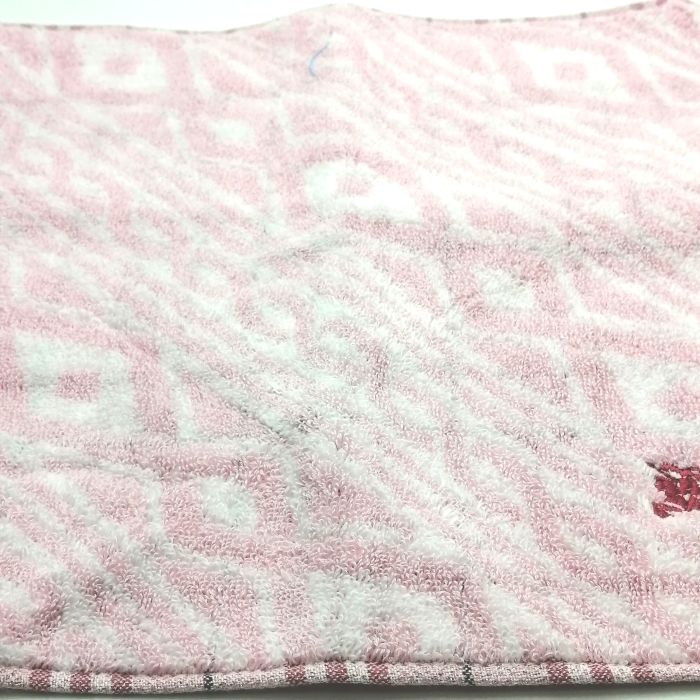服飾雑貨 リストの当店でのお買物でSPUトータルP10倍～♪メール便対応OK【売れ筋】【未使用ハンカチ】BURBERRYバーバリータオルハンカチ【ピンク系】｜アングル3