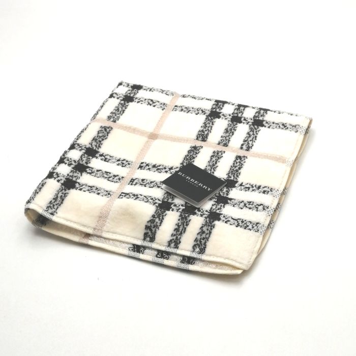 当店でのお買物でSPUトータルP10倍～メール便対応OK【売れ筋】【未使用ハンカチ】BURBERRYバーバリータオルハンカチ【ベージュ系】
