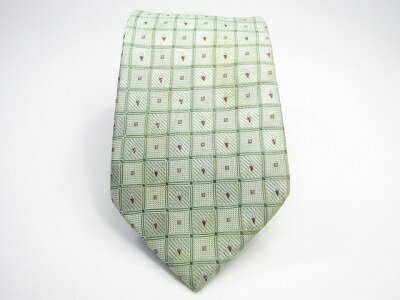 商品情報素材/カラーシルク/グリーン系サイズ/寸法全長…約149センチ大剣幅…約8.8センチ※多少の誤差はご了承下さいませ。ランク　　　　　　B下記をご参照くださいませ。商品説明多少の使用感、小キズ、シワ、全体的に汚れがあります。状態にご理解の上、ご購入下さいませ。※付属品はつきません。ご了承くださいませ。注意※洗濯は、お近くのクリーニング専門店を推奨します。※当店は、ラッピングサービスは行っておりません。予めご了承くださいませ。メール便対応可能です。お届けに2〜3日ほどかかり、ポスト投函になります。※配送日時指定はできません。●お急ぎの場合は、宅急便（別途送料がかかります）も受け付けております。●代金引換も承っております。（別途、送料と代金引換手数料がかかります）※ご購入の際、宅急便を選択くださいます様、宜しくお願い致します。会社概要の、返品・中古品に関しましてを必ずご確認頂き、ご注文頂きます様、お願致します。ランク表N…未使用品S…数回程度の使用で、汚れ等がない極美品SA…使用感・汚れが少なく、綺麗なお品A…使用感・汚れは若干ありますが、状態良好なお品AB…多少、使用感・汚れはありますが、通常使用には問題ないお品B…使用感・汚れはありますが、通常使用には問題ないお品BC…使用感が多くみられる商品ですが、ご使用には問題の無いお品C…かなり使用感・汚れがあり、場合によっては、お直しが必要なお品J…難有のお品（ジャンク品）【中古ネクタイ】【大処分】メール便OKTAKEOKIKUCHIタケオキクチネクタイ【パターン・規則柄系】【グリーン系】【ランクB】【ネクタイ中古】 人気ブランドネクタイを多数展開中♪ 注目ブランド♪タケオキクチ♪ ベースはライトグリーン系メタリックです。光の角度により色合いが変わります。クオリティの高いデザイン(*´▽｀*)様々なシーンでご使用できるデザインです♪ビジネスにもどうぞ(^^♪この機会にブランドネクタイを試してみませんか？多少の使用感、小キズ、シワ、全体的に汚れがあります。状態にご理解の上、ご購入下さいませ。※付属品はつきません。ご了承下さいませ。 ライトグリーン系(^^)/ メール便OK(*^^)v 安心の日本製です 仕事上、沢山ネクタイが必要な方 お手頃なネクタイをお探しの方 中古ネクタイを試してみたい方 ご来店、誠に有難うございます。 服飾雑貨リスト　店長高橋です。 11月…秋はどこにいってしまったのでしょうか… インフルも流行りだしました(^^;) 体調管理はしっかりしていきます(^^)/ 日本を支えるビジネスマンの皆さま、日々の激務、本当にお疲れ様です ^^) _旦~~ ネクタイ、動き始めました♪続々入荷はありますが、今年も仕入れ値が高いです… 昨年よりもかなり上がっていますので、今後も値上がり傾向は続くと思われます。 見つけた時が買い時♪是非一度覗いてみてくださいね(^^)/ 廃盤香水も取り扱っていますが、仕入れ値がかなり上がっています… 物自体も少なくなっており、入手困難な商品は見つけた時が買い時♪ この機会にぜひゲットしてください(^^)/ ちょこっとPR(*^^)v 楽天トップページ検索窓より、【中古ネクタイ】と入力 （【】不要）すれば、当店のネクタイがズラッと出ます(^^)/ 2日〜5日以内にお届け 1