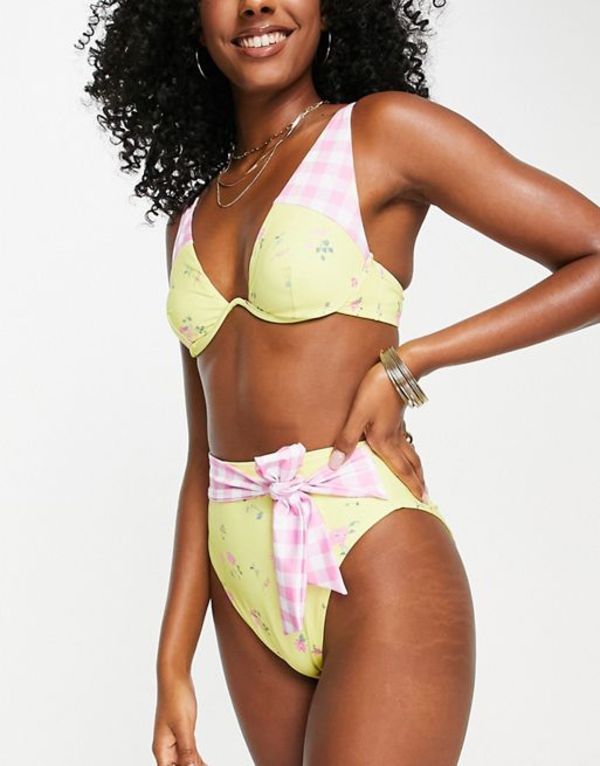 エイソス レディース トップのみ 水着 ASOS DESIGN v wire bikini top in mixed floral and gingham print Mixed print